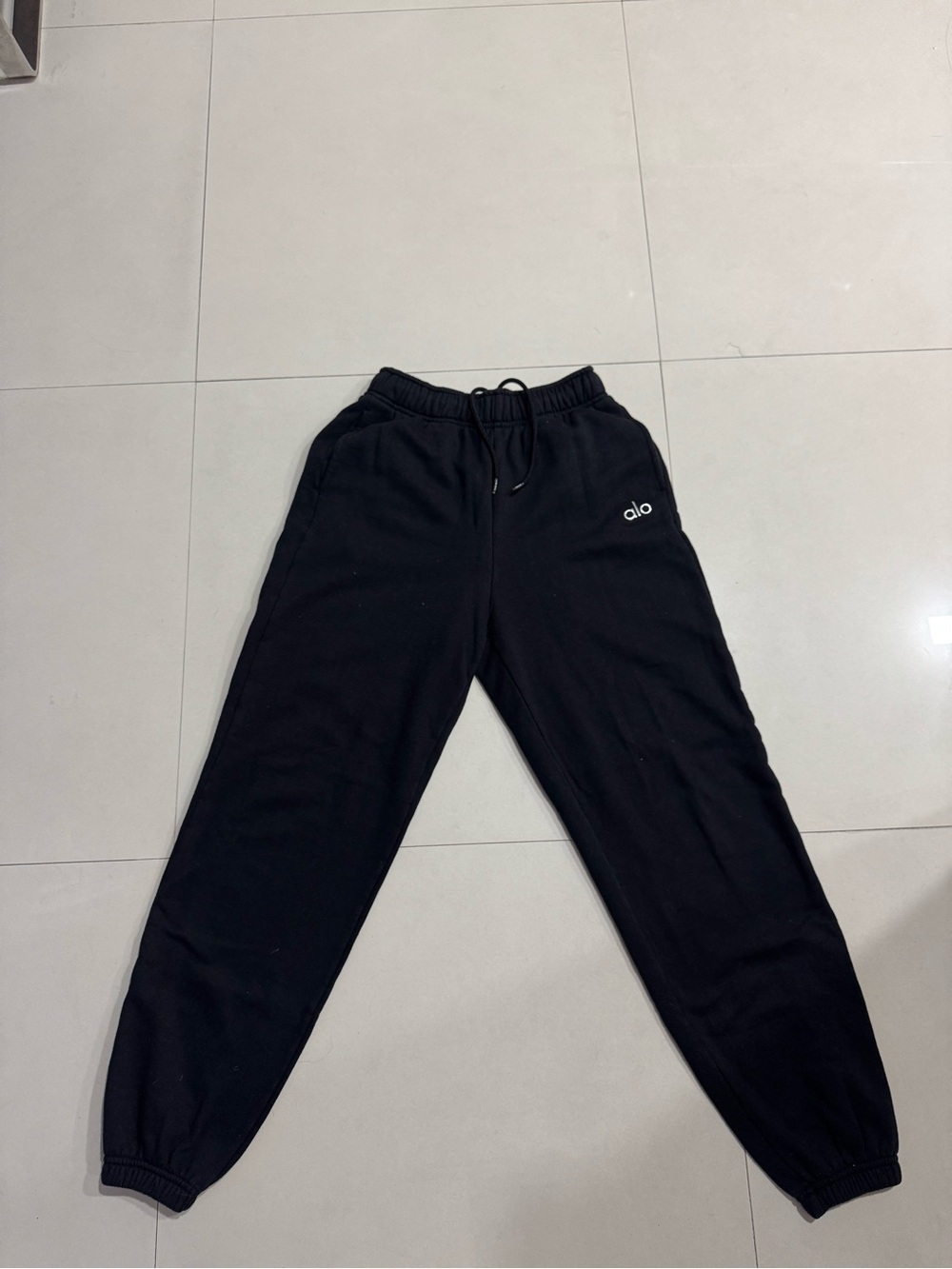 ALO Yoga Men’s Black Elastic-Waist Joggers with Logo